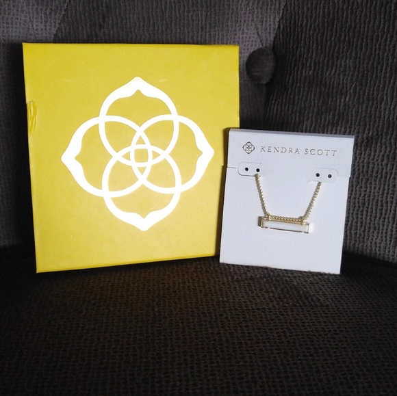 Kendra Scott Jewelry - Kendra Scott Gold "Leanor" Bar Necklace